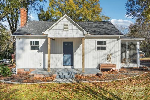 611 Sumner St, Kannapolis, NC, 28083-6133 | Card Image