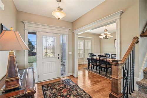 17530 254th St, Tonganoxie, KS, 66086-3257 | Card Image