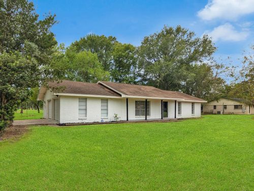 290 E Smith St, Sour Lake, TX, 77659-3873 | Card Image