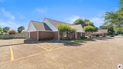 901 N Kings Hwy, Wake Village, TX, 75501-2201 | Card Image