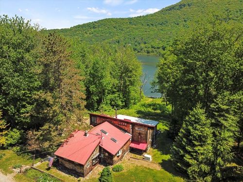 515 Hillside Rd, Pownal, VT, 05261-9566 | Card Image