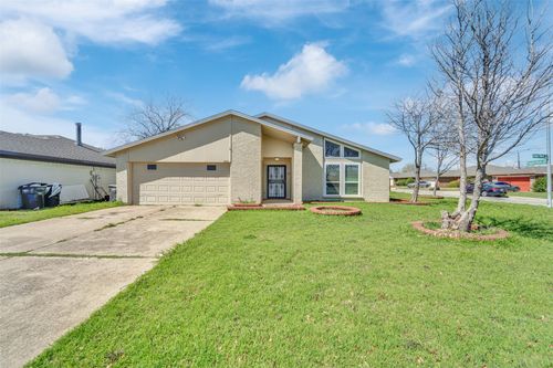 6800 Eagle Rock Dr, Fort Worth, TX, 76133-6441 | Card Image