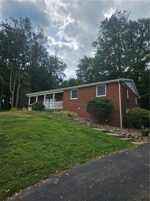 208 Robin Hood Dr, Irwin, PA, 15642-8612 | Card Image