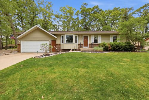 2433 Glen Valley Dr Nw, Walker, MI, 49544-1731 | Card Image