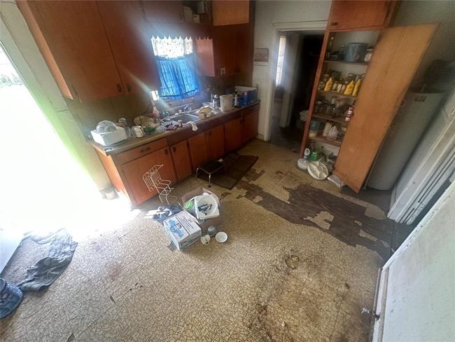Kitchen | Image 8