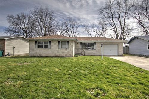 121 W Frantz St, Cerro Gordo, IL, 61818-3045 | Card Image