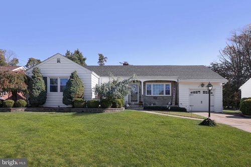 824 Evergreen Ct, North Brunswick, NJ, 08902-2337 | Card Image