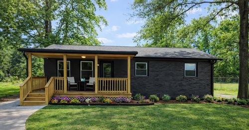 202 E Huggins St, Manning, SC, 29102-3422 | Card Image