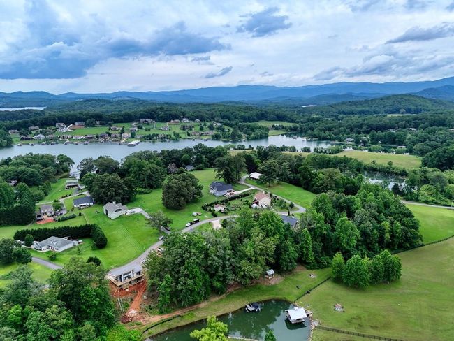 784 Sneaking Creek Dr, Home with 3 bedrooms, 4 bathrooms and null parking in Hayesville NC | Image 60