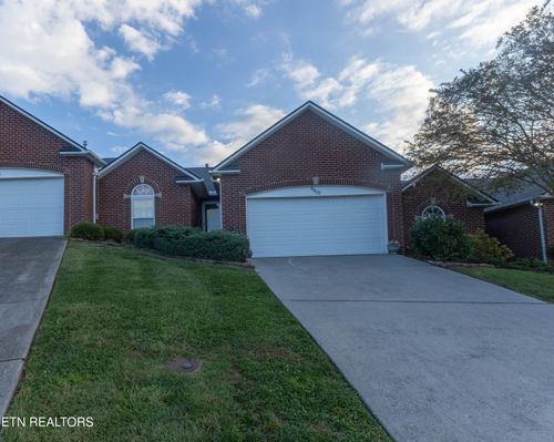 6800 Pemmbrooke Shire Ln, Knoxville, TN, 37909-1285 | Card Image