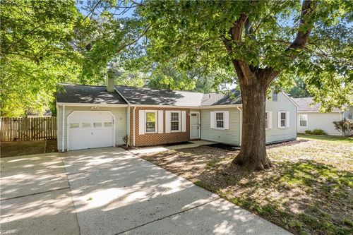 11 Newgate Village Rd, Hampton, VA, 23666-1439 | Card Image