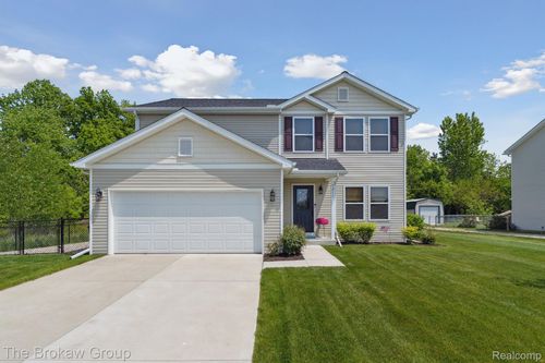 9211 Hawthorn Dr, Davison, MI, 48423-2086 | Card Image