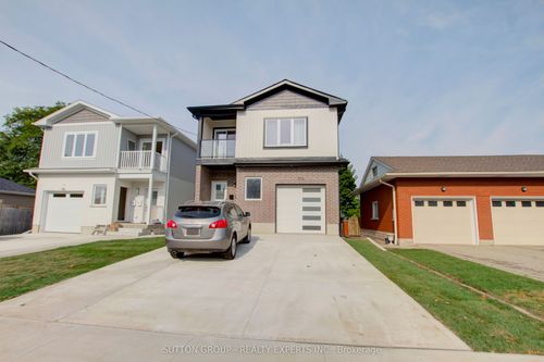 a-104 5th Ave, Kitchener, ON, N2C1P4 | Card Image