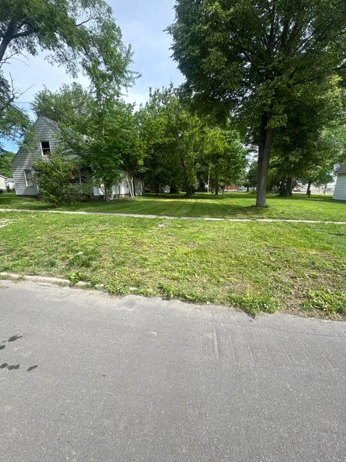 1521 E Matheny Ave, Springfield, IL, 62702-5731 | Card Image
