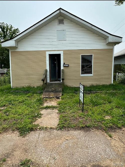 106 E Maple St, Hartford, IL, 62048-1115 | Card Image