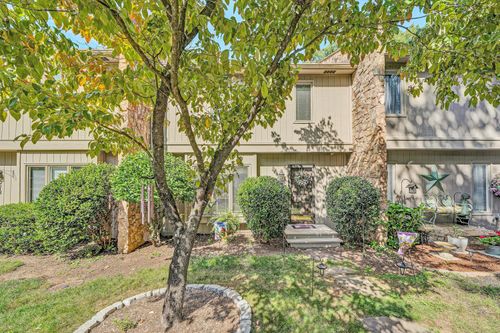 3516 Stonehenge Sq, Roanoke, VA, 24018-5054 | Card Image