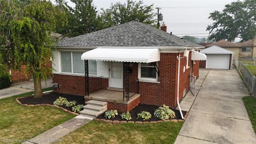 18536 Holland Ave, Eastpointe, MI, 48021-2616 | Card Image