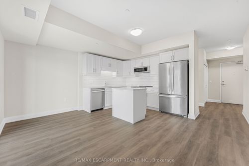 114-118 Summersides Blvd, Fonthill, ON, L0S1E1 | Card Image