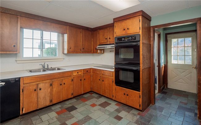 28 Carroll Ave, House other with 5 bedrooms, 2 bathrooms and 1 parking in Newport RI | Image 12