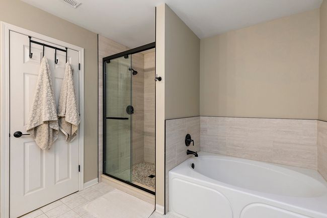 Primary Bathroom | Image 18