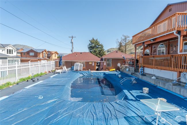 Pool area | Image 17