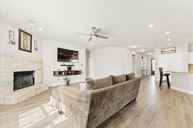 113 Tonkawa Dr, House other with 3 bedrooms, 2 bathrooms and 2 parking in Paige TX | Image 18