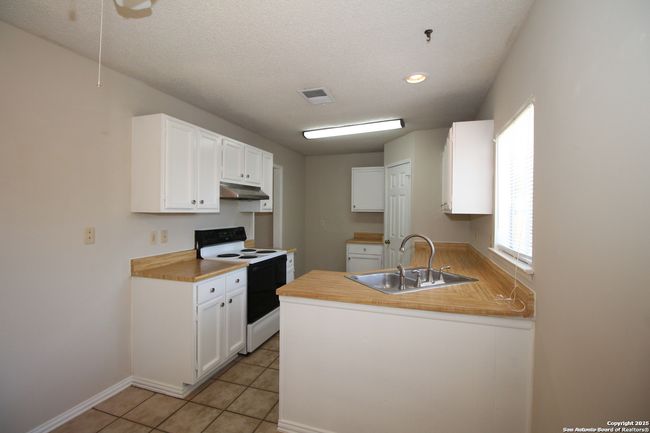 10305 Vigilante Trl, House other with 3 bedrooms, 2 bathrooms and null parking in Converse TX | Image 7
