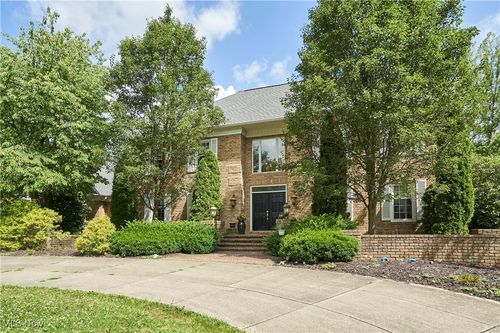 3721 Sanctuary Dr, Akron, OH, 44333-1753 | Card Image