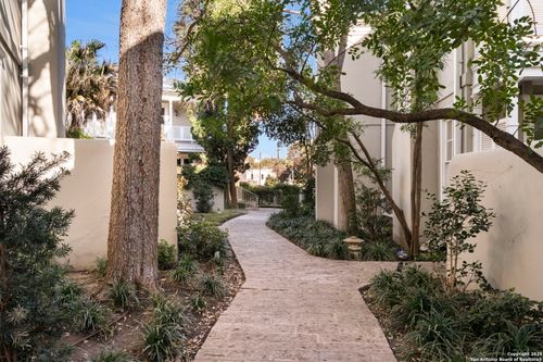 apt-5-122 Chester St, San Antonio, TX, 78209-5679 | Card Image