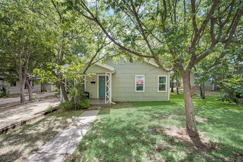 220 Jagoe St, Denton, TX, 76201-3887 | Card Image