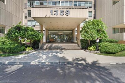 1604 - 1359 White Oaks Blvd, House attached with 2 bedrooms, 1 bathrooms and 1 parking in Oakville ON | Image 2