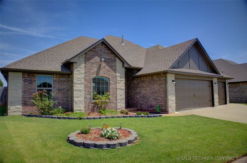 11749 Sw 22nd Ter, Yukon, OK, 73099-7697 | Card Image