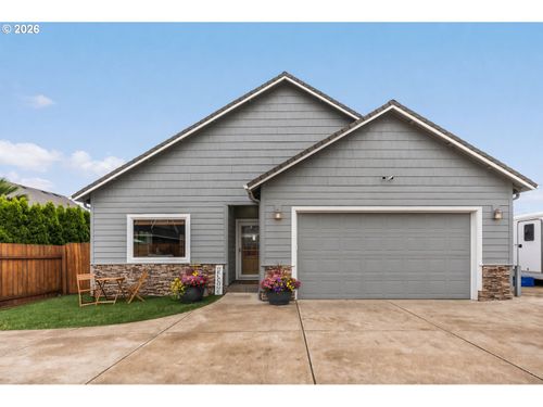 852 T St, Springfield, OR, 97477-2331 | Card Image