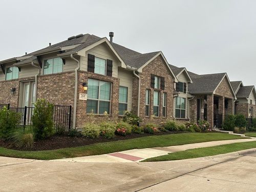 2621 Chablis Dr, Grand Prairie, TX, 75054-6686 | Card Image