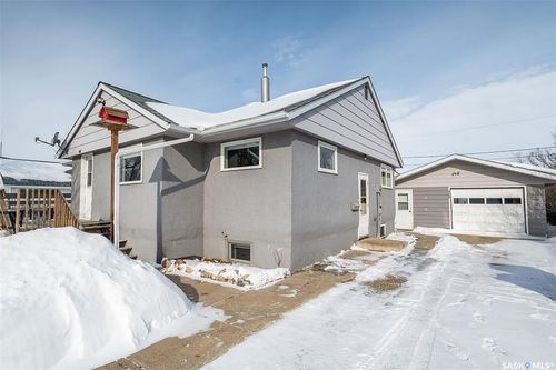 608 B Ave W, Wynyard, SK, S0A4T0 | Card Image