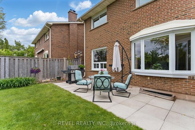 1076 Roxborough Dr, House other with 4 bedrooms, 3 bathrooms and 2 parking in Oakville ON | Image 37