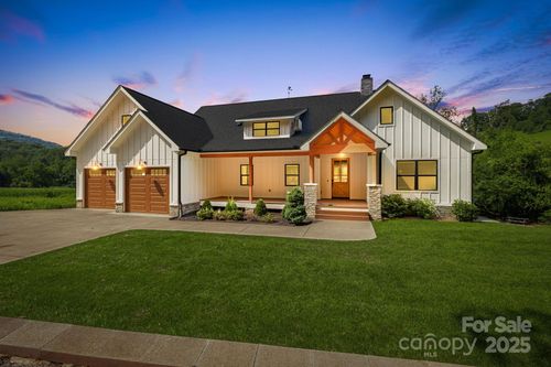 111 Oak Mountain Dr, Leicester, NC, 28748-8823 | Card Image