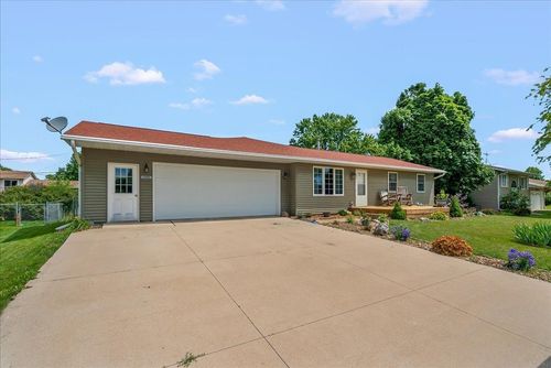 400 E Elder St, Dike, IA, 50624-9798 | Card Image