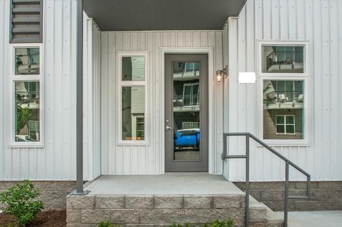 727 Cleo Miller Dr, Nashville, TN, 37206-2591 | Card Image