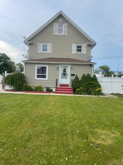 10 1st Avenue, Islip, NY, 11722 | Card Image