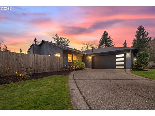 8200 Sw Piute Ct, Tualatin, OR, 97062-6300 | Card Image