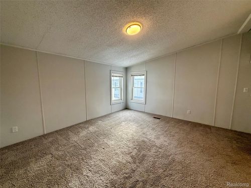 7104 Scarborough Ln, Whitmore Lake, MI, 48189-9090 | Card Image