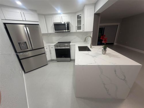 105-1-10233 Nw 9th St Cir, Miami, FL, 33172 | Card Image