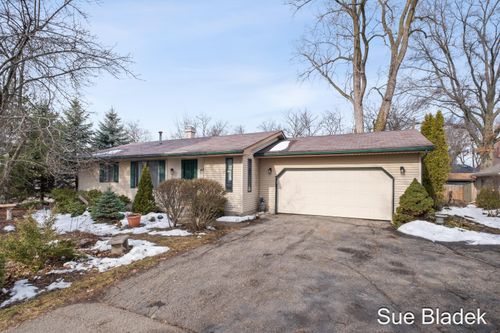 2645 Cascade Road Se, Grand Rapids, MI, 49506 | Card Image