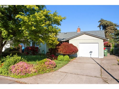 742 Oregon Way, Woodburn, OR, 97071-3027 | Card Image