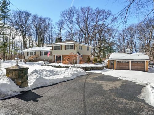 55 Hoags Cross Rd, Ossining, NY, 10562-1314 | Card Image