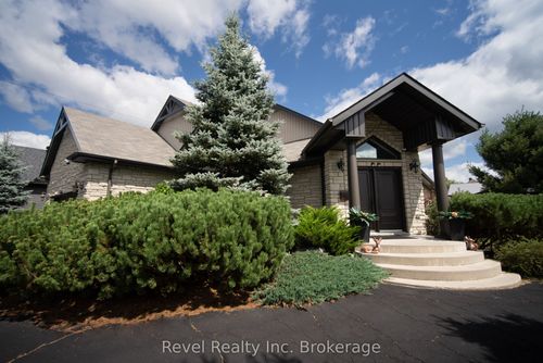 748 Coursol Rd, Sturgeon Falls, ON, P2B3J5 | Card Image