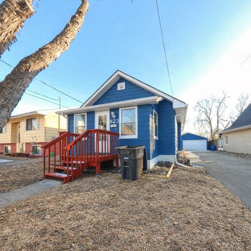 823 E 23rd Ct, Des Moines, IA, 50317-6565 | Card Image