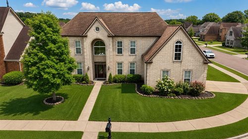9605 Grays Meadow Dr, Cordova, TN, 38018-7765 | Card Image