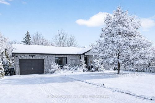 15 Lorne Ave, Penetanguishene, ON, L9M1B1 | Card Image